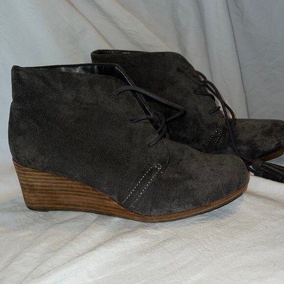 Dr. Scholl's Dakota Gray Faux Suede Wedge Heel Lace -Up Ankle Booties Size 7.5 - Picture 1 of 7
